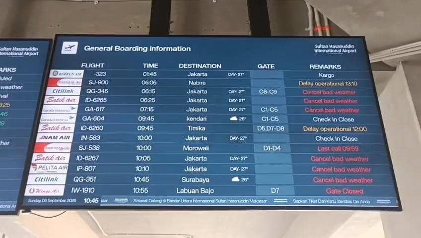 Jadwal penerbangan di Bandara Sultan Hasanuddin yang mengalami Cancel dampat erupsi Gunung Anak Krakatau, Minggu (6/9/2026). Dok. Istimewa