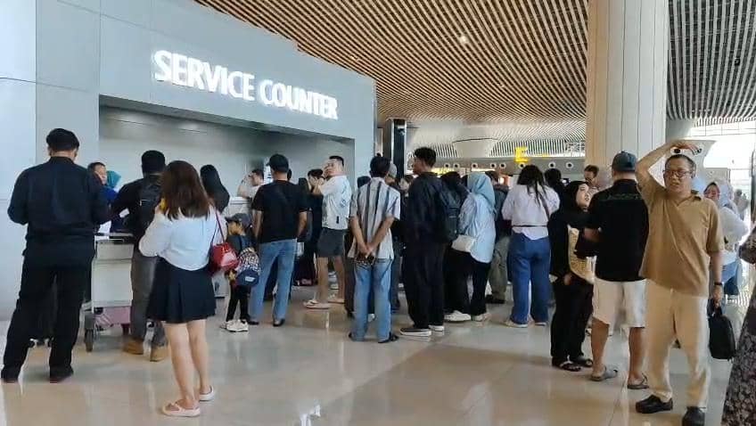Erupsi Anak Krakatau Tunda Penerbangan dari Bandara Makassar ke Jakarta