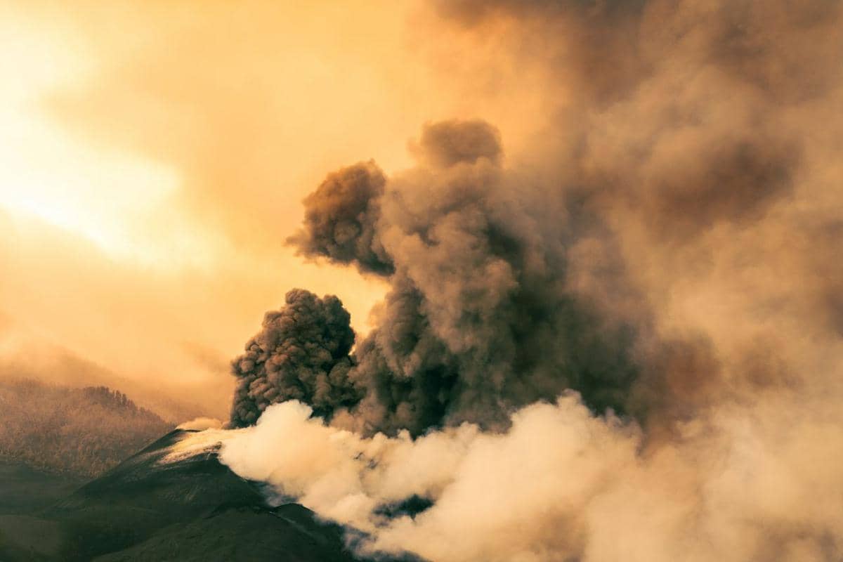 Bukan Kabut Biasa, Ini Bahaya Vog bagi Kesehatan