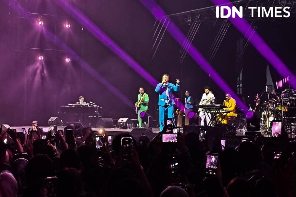 Potret konser Kahitna 40 Tahun di NICE PIK 2, Tangerang, Banten, Sabtu (5/9/2026) (IDN Times/Juan Dwi)
