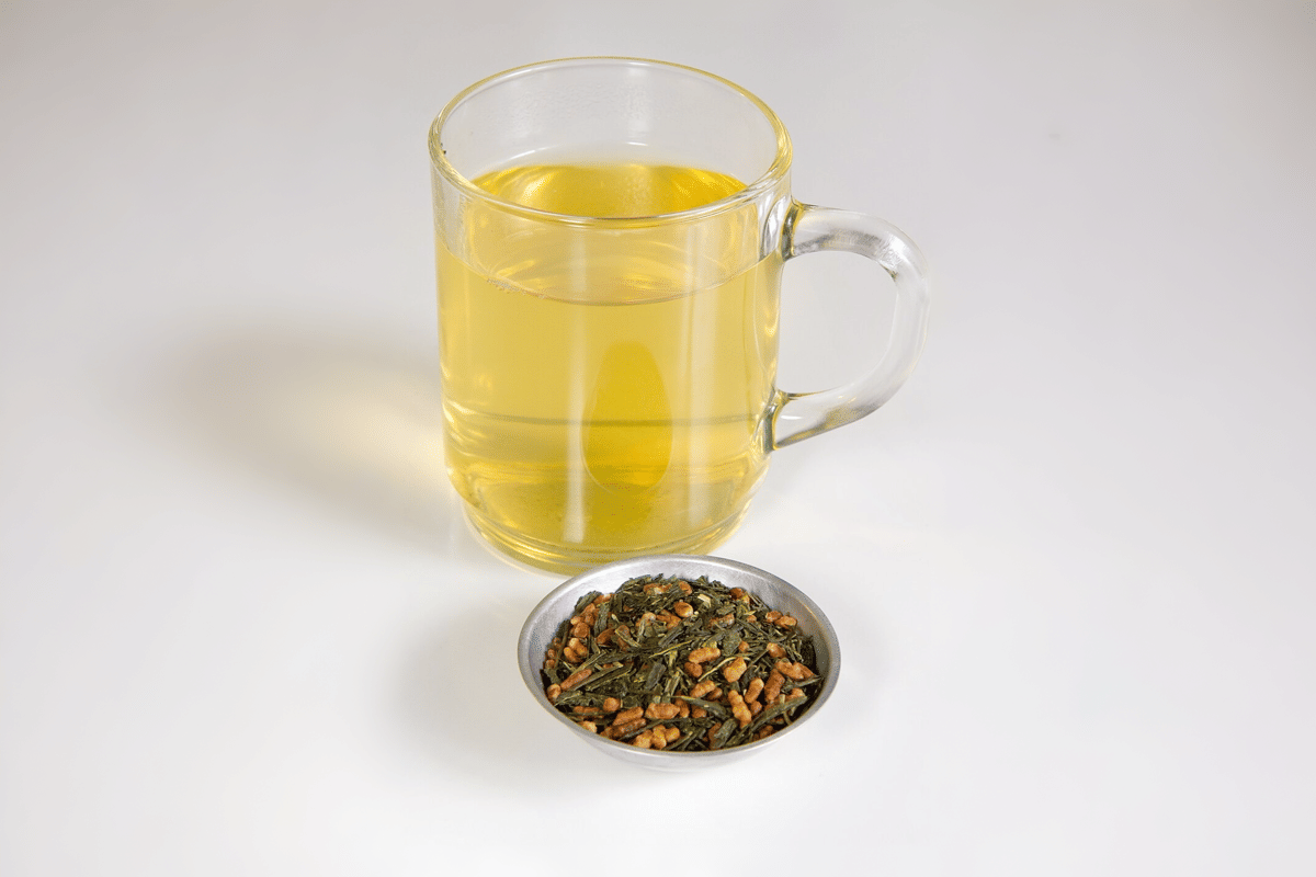 genmaicha yang belum dan telah diseduh