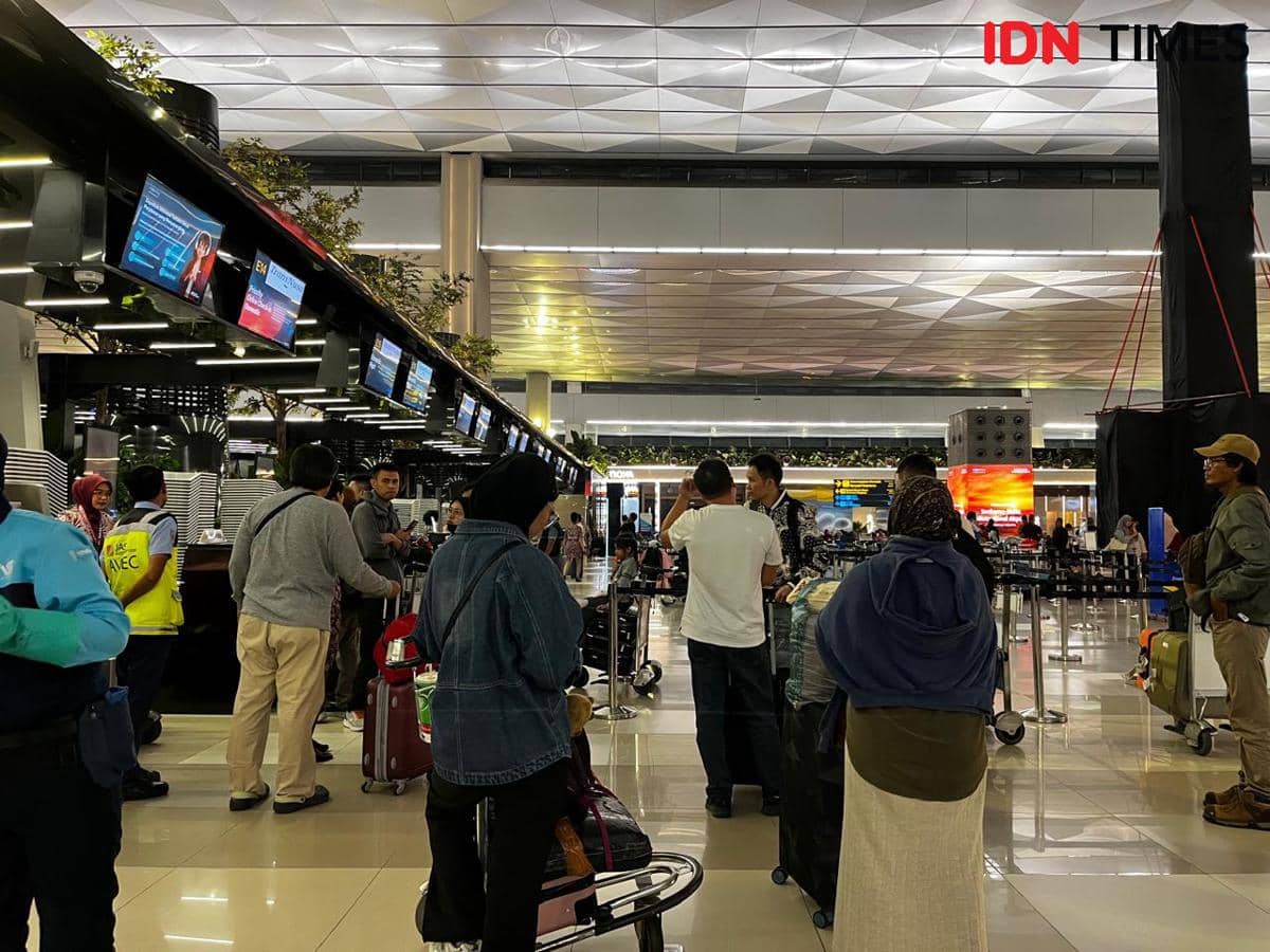 Suasana Bandara Soekarno Hatta di terminal domestik Minggu (6/9/2026) pukul 03.29 WIB. (IDN Times/Sunariyah)