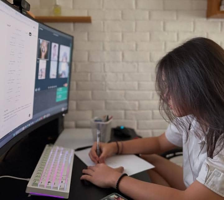 anak Zaskia Adya Mecca sekolah online karena erupsi Gunung Anak Krakatau