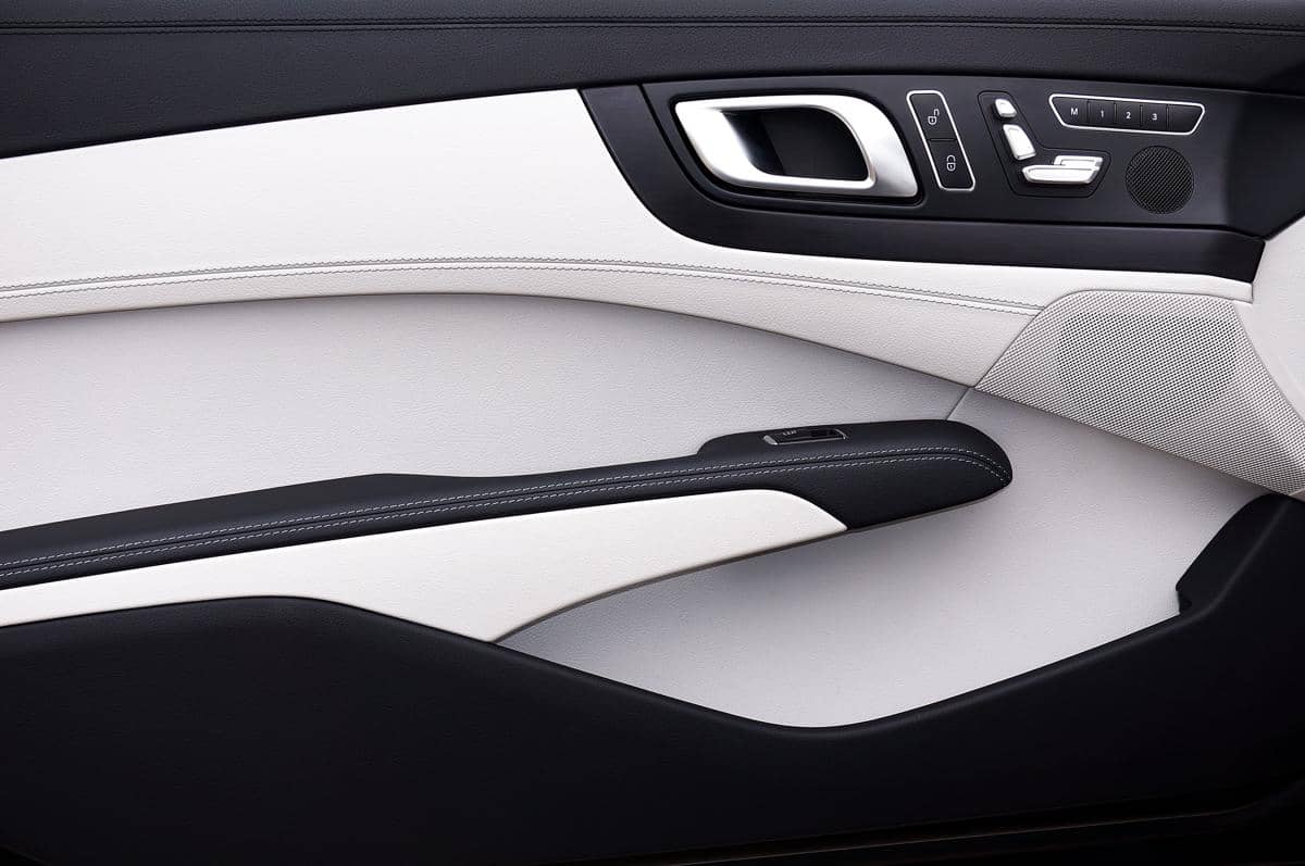 ilustrasi door trim mobil