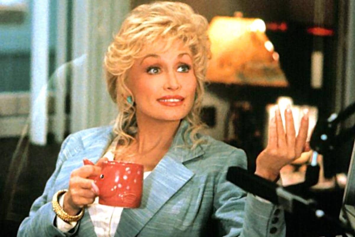 Dolly Parton dalam film Straight Talk