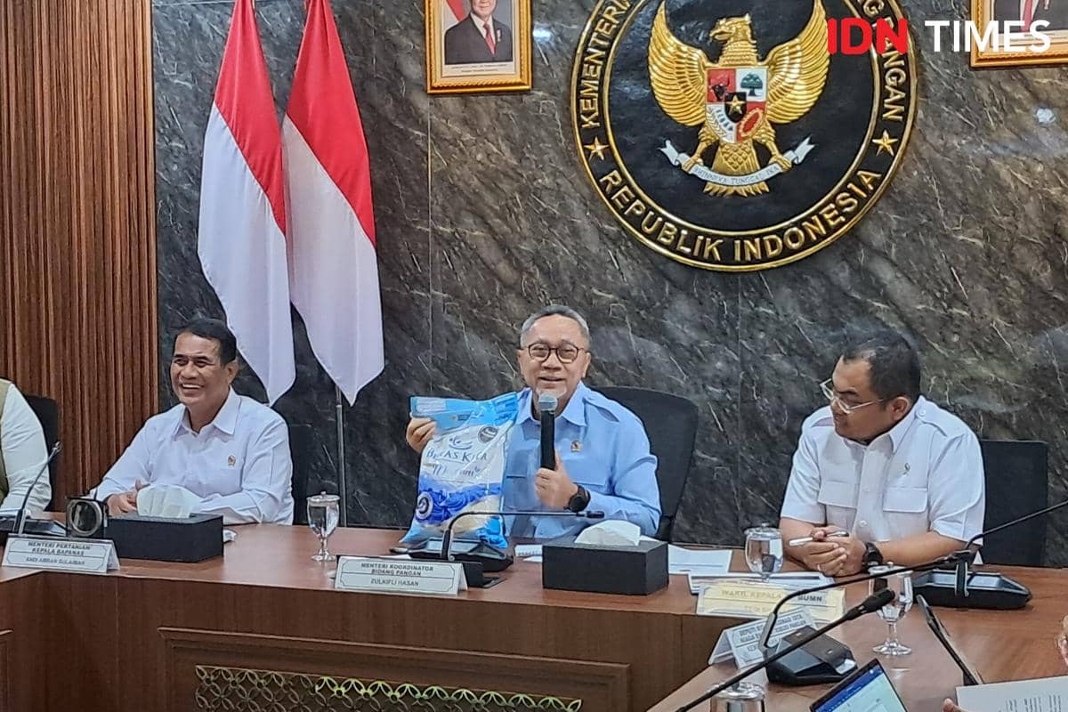 Kemasan Beras Subsidi Diganti Jadi Biru Muda, Zulhas: Warna Kemenangan
