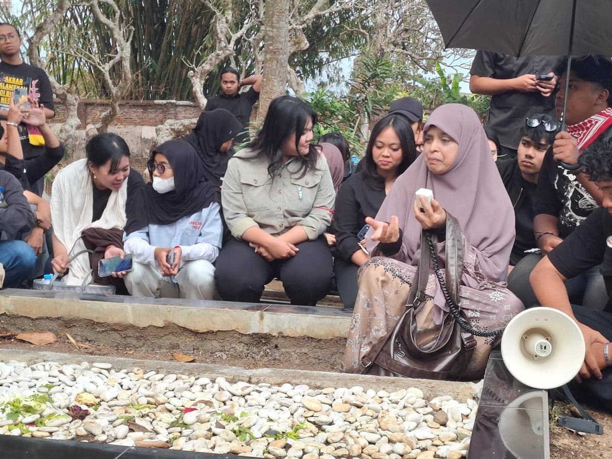 Anisa Thalib, kakak perempuan Munir, hadir dalam acara peringatan 22 tahun kematian aktivis Munir tersebut.
