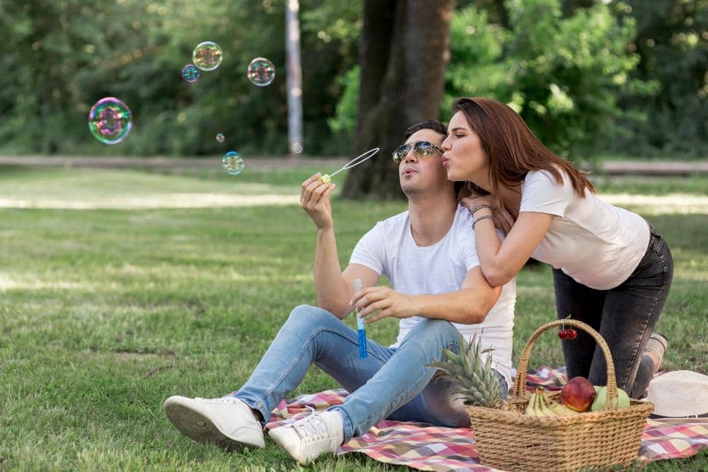 ilustrasi quality time dengan pasangan