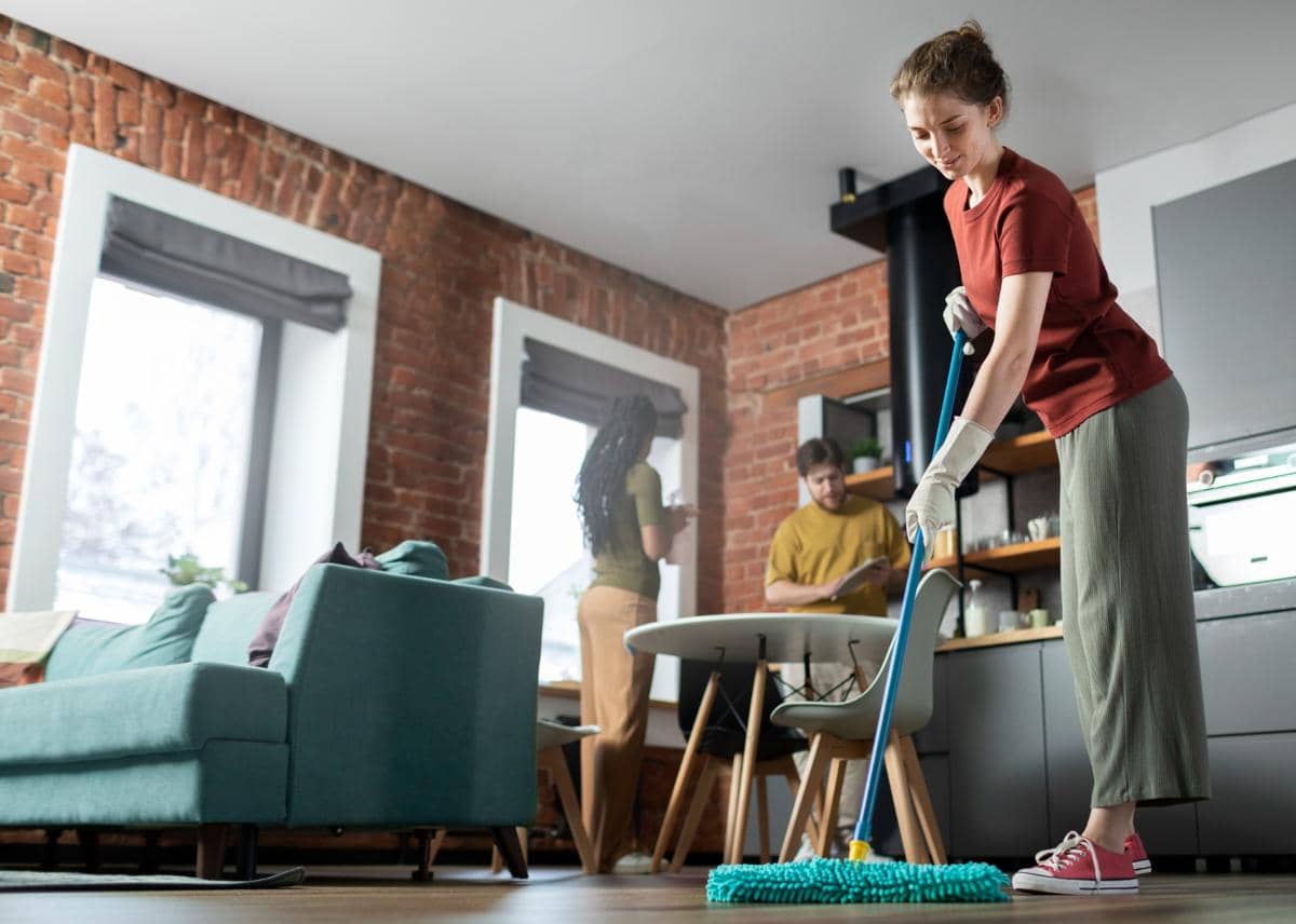 4 Tips Merawat Rumah Setelah Terpapar Abu Vulkanik, Gak Sembarangan!