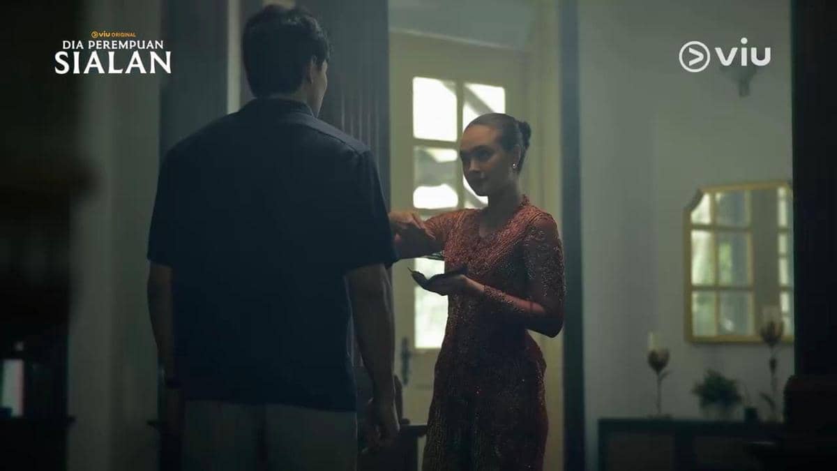 Sinopsis dia perempuan sialan