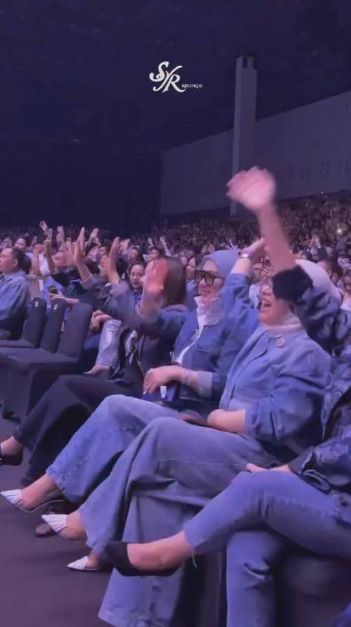Syahrini Nonton Konser Kahitna 40 Tahun (instagram.com/syr.records)