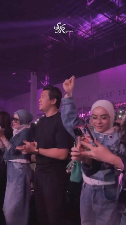 Syahrini Nonton Konser Kahitna 40 Tahun (instagram.com/syr.records)