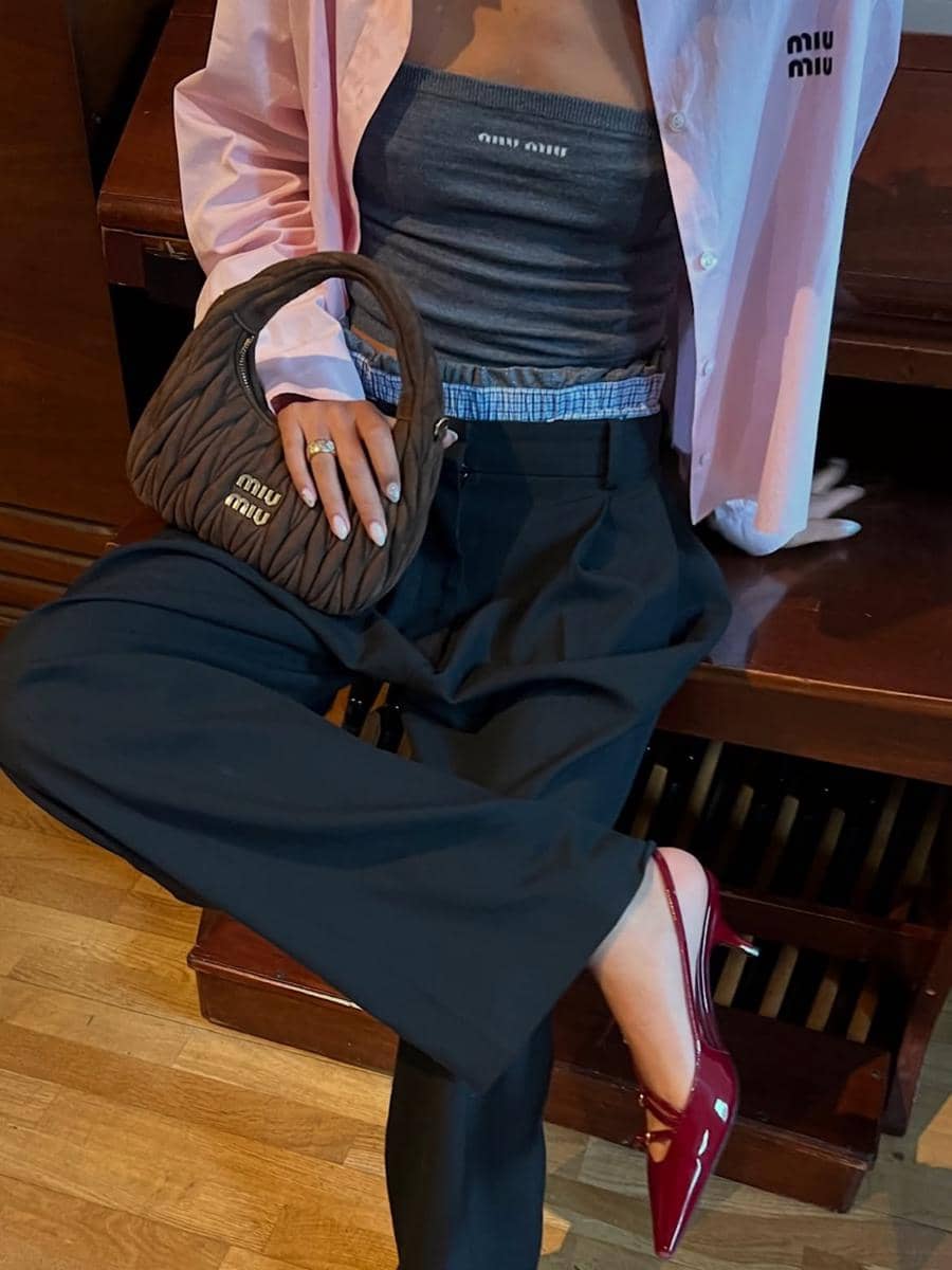 inspirasi gaya casual chic dari Olivia Dean 