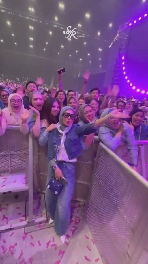 Syahrini Nonton Konser Kahitna 40 Tahun (instagram.com/syr.records)