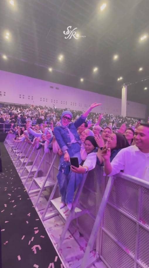 Syahrini Nonton Konser Kahitna 40 Tahun (instagram.com/syr.records)