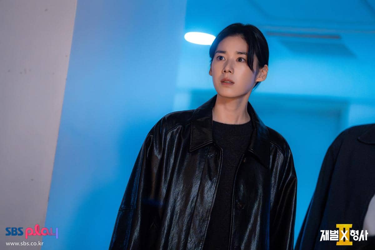 Cuplikan adegan salah satu momen dalam drama Korea Flex X Cop 2 produksi SBS yang hadir pada musim kedua.