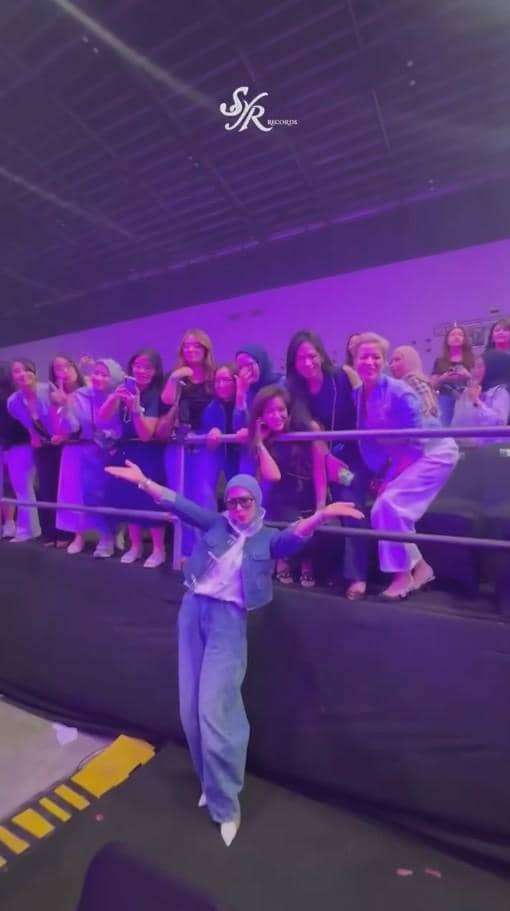 Syahrini Nonton Konser Kahitna 40 Tahun (instagram.com/syr.records)