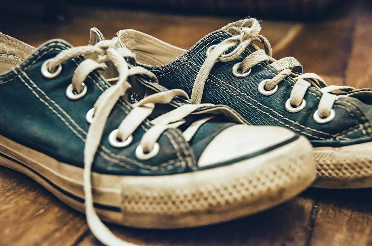 5 Cara Membersihkan Sepatu yang Terkena Abu Vulkanik, Catat!