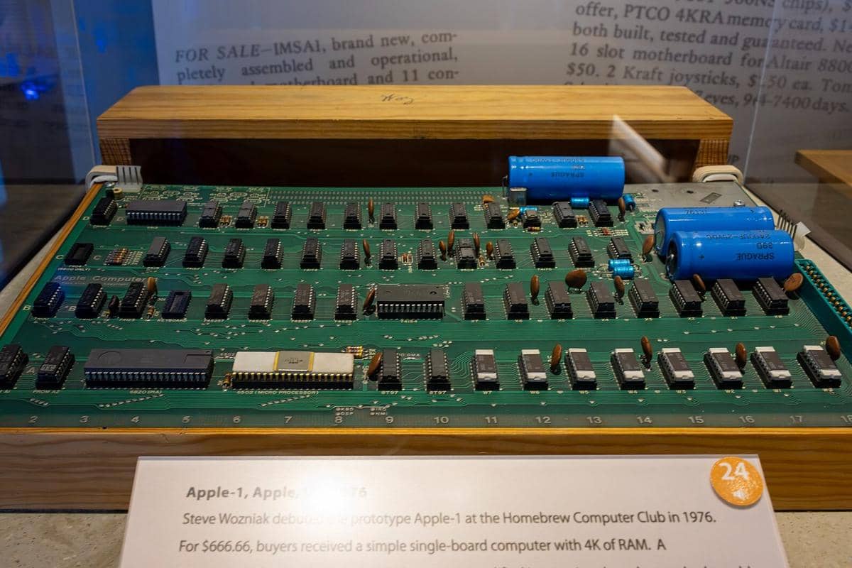 Apple-1 Tahun 1976 yang Masih Berfungsi Ditaksir Rp14 Miliar