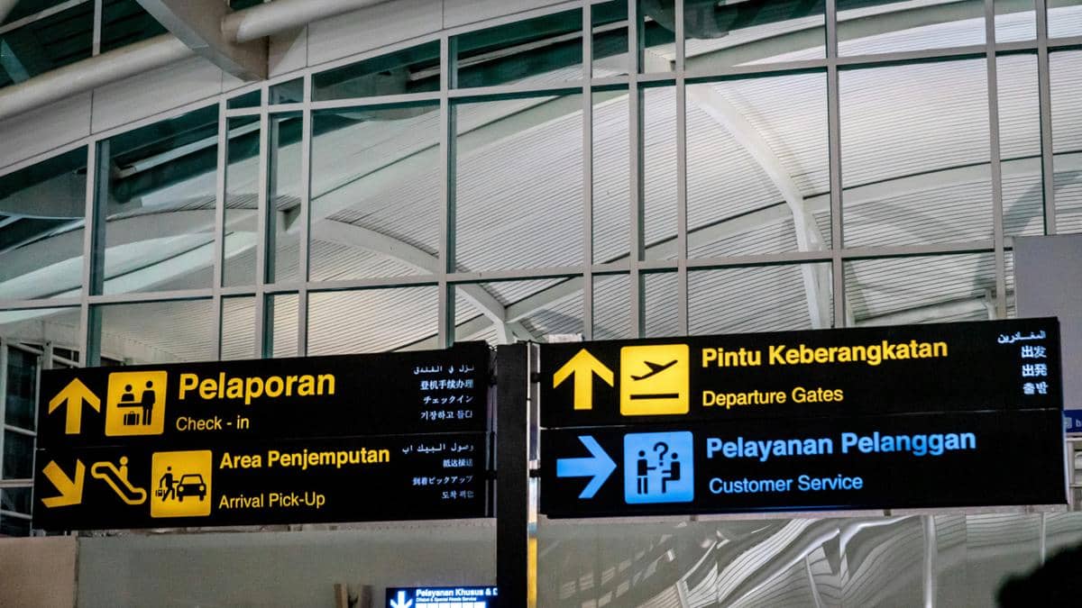 ilustrasi suasana bandara 