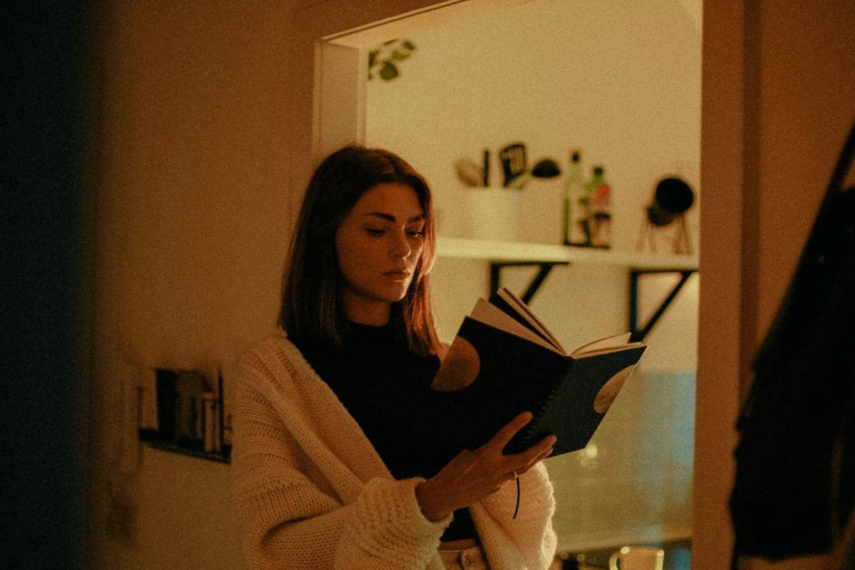 5 Tipe MBTI Cewek saat Mengisi Waktu Akhir Pekan di Rumah