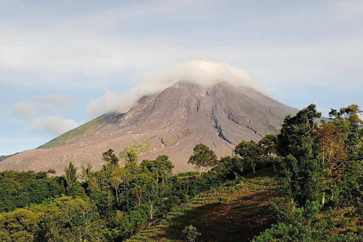 Gunung Sinabung, gunung berapi aktif suhunya lebih panas dari area sekitarnya