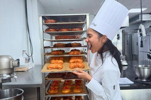 Azizah Salsha Ikut Kelas Baking di Sekolah Kuliner Tenar di Prancis