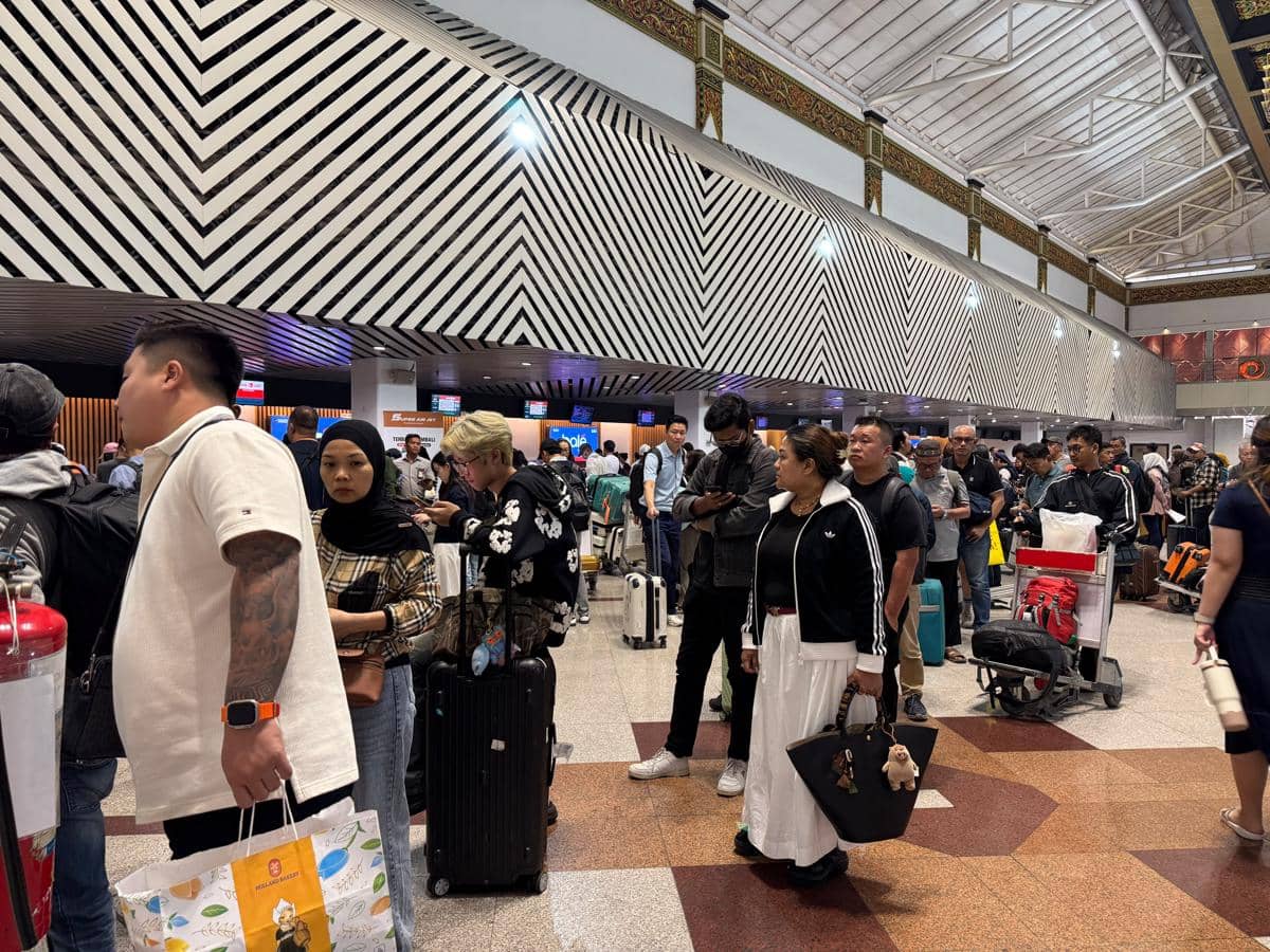 Langit Jakarta Kena Erupsi, 12 Penerbangan Juanda Ikut Batal Pagi Ini