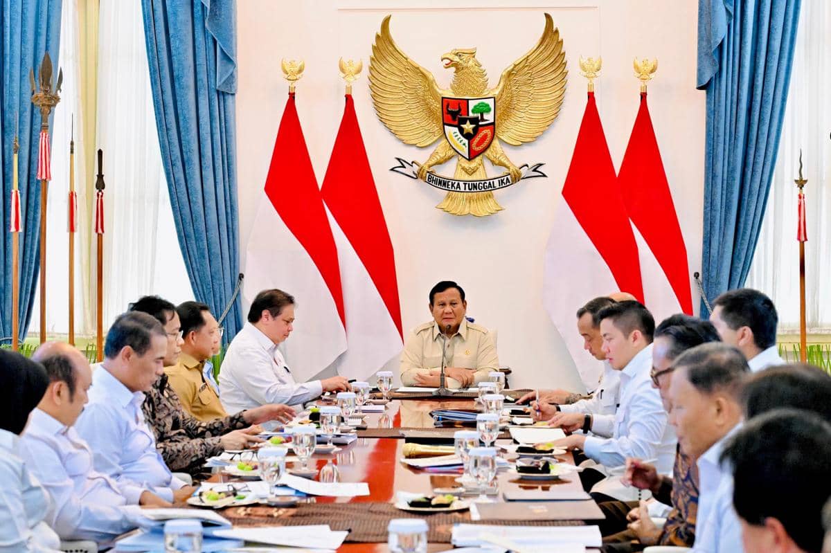 Presiden Prabowo Subianto memimpin rapat terbatas di Istana Kepresidenan Jakarta (dok. Sekretariat Presiden)