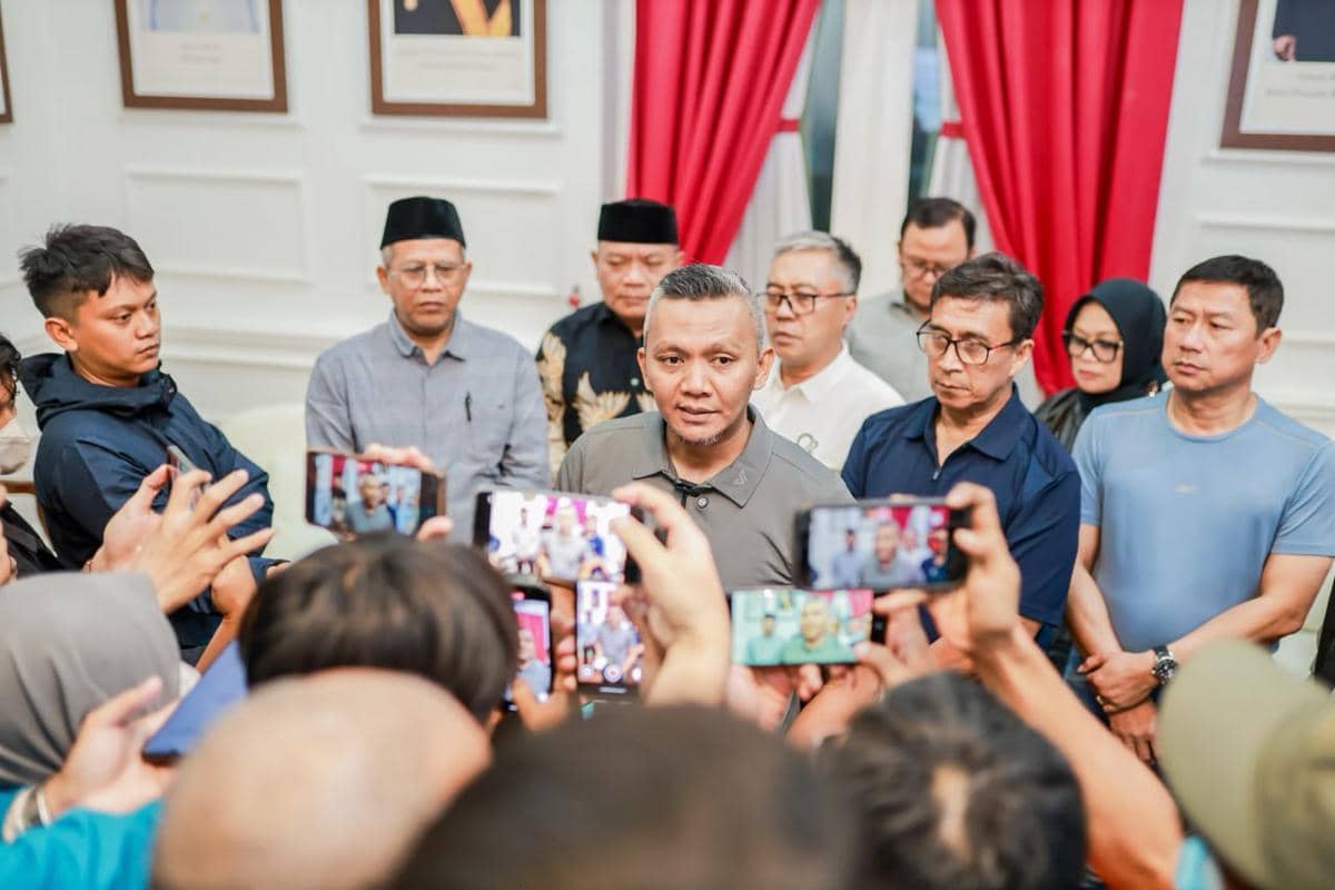Jenal Mutaqin memberikan wawancara terkait pemberlakuan PPJ di Kota Bogor kepada Humas Pemkot Bogor.