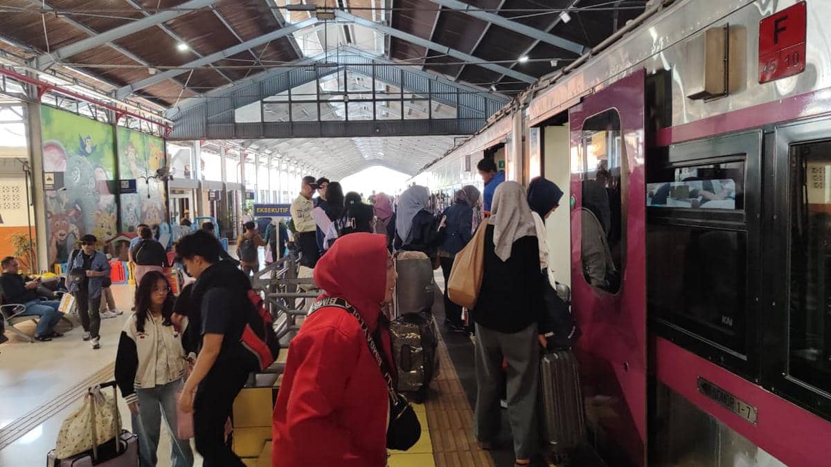 Imbas Erupsi, Perjalanan Kereta dari Surabaya ke Jakarta Ditambah 