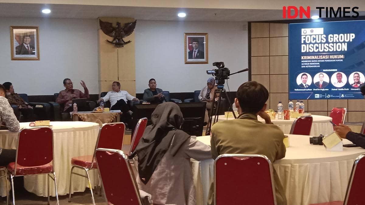 Akademisi, pengawas peradilan, wartawan, dan advokat berkumpul dalam diskusi FGD di Gedung Merah Putih Semarang.