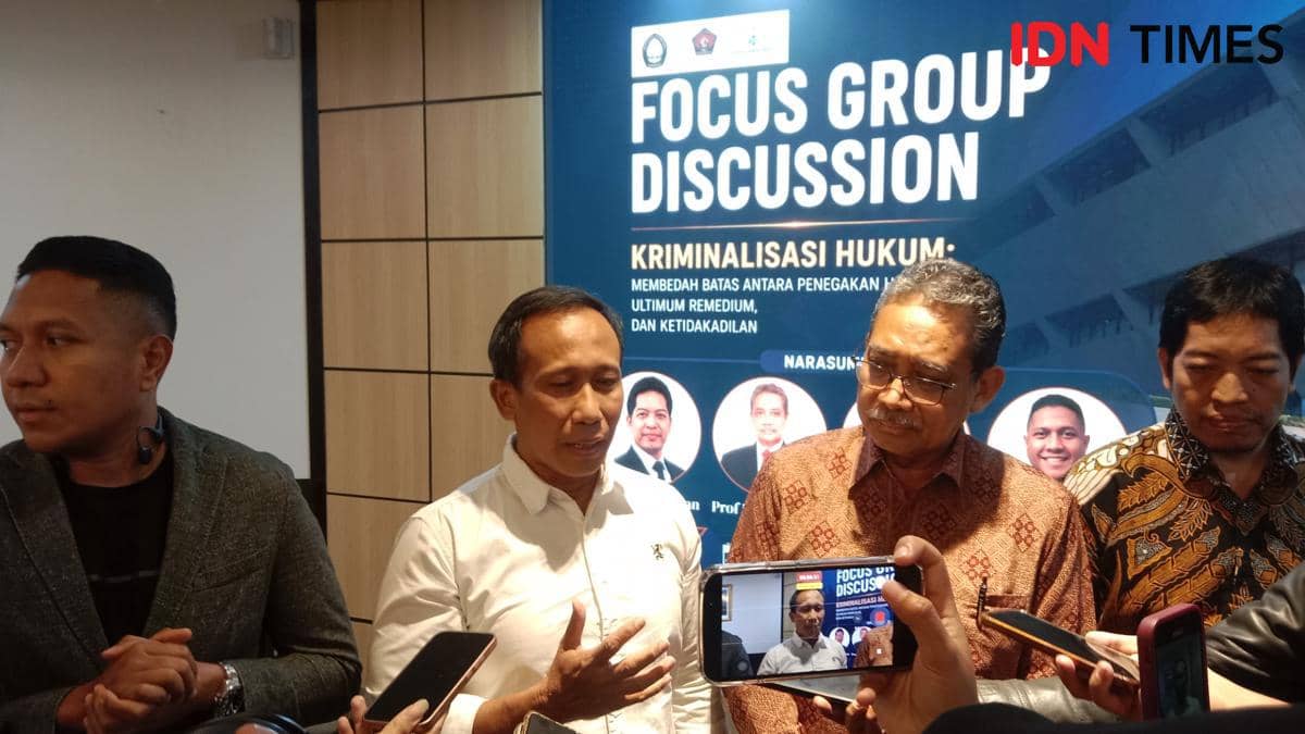 Wakil Ketua PWI Jateng Zainal Abidin Petir mengikuti FGD bersama komunitas Ruang Kawan Kreatif.
