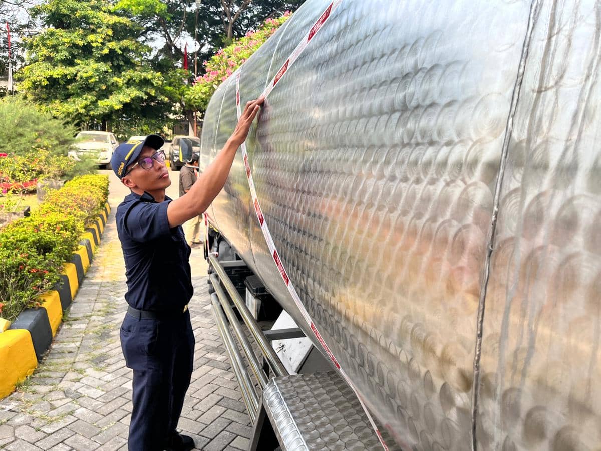 bea cukai semarang, rokok ilegal, truk tangki