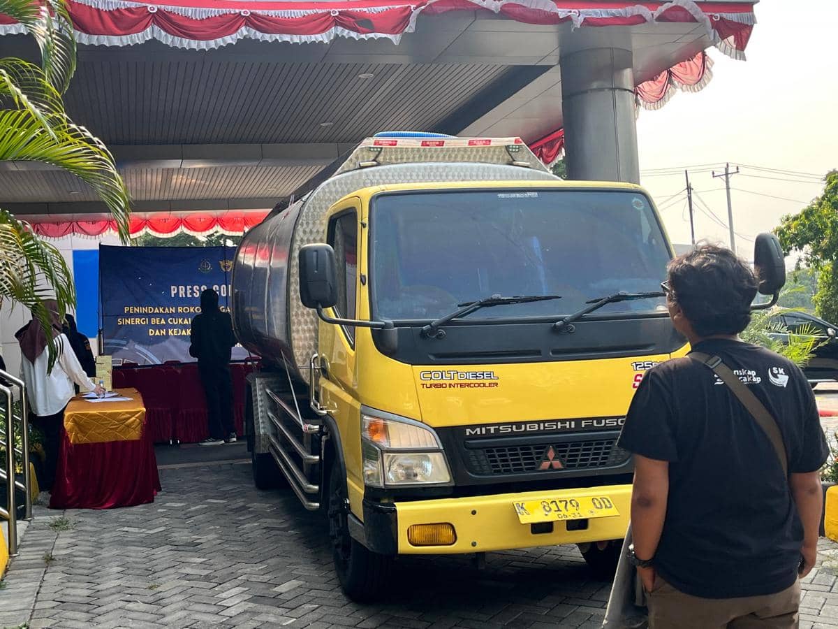bea cukai semarang, rokok ilegal, truk tangki