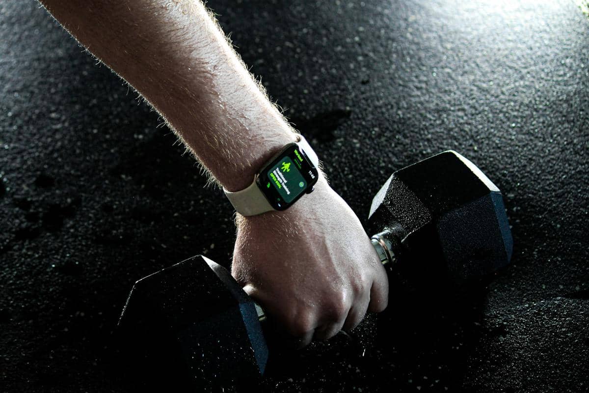 5 Perbedaan Smartwatch dan Fitness Tracker dari Fitur hingga Penggunaan