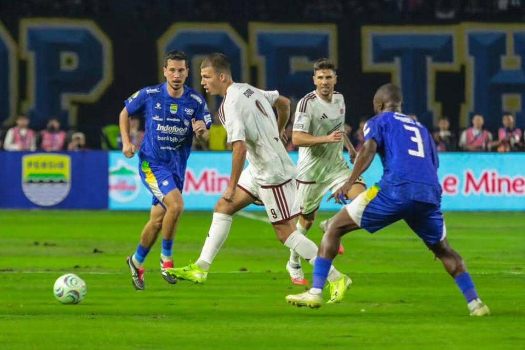 Persib versus PSM di BRI Super League 2026/2027.