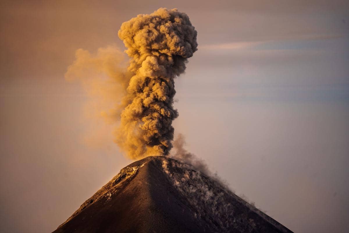 Cara Cek Jadwal Penerbangan saat Erupsi Gunung Berapi