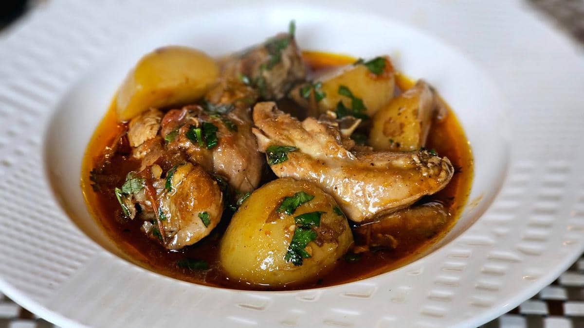 ilustrasi semur ayam kecap