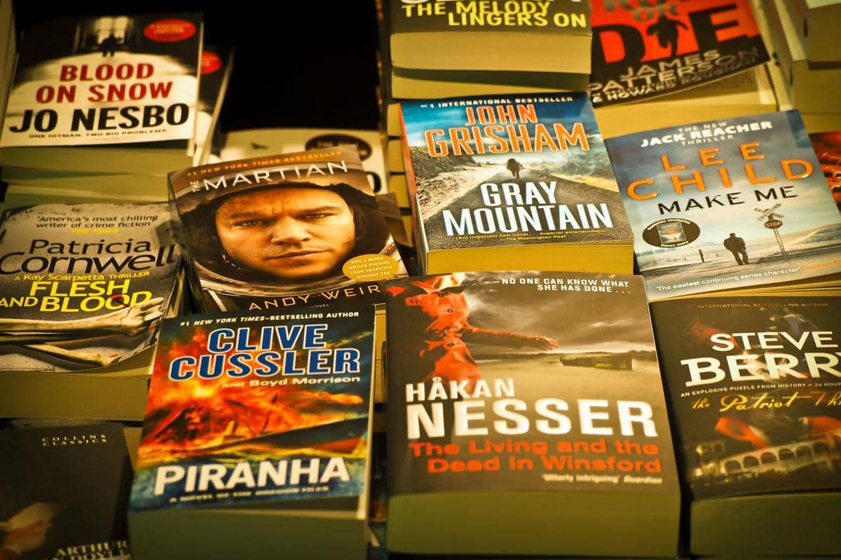 5 Perbedaan Buku First Edition, Reprint, dan Special Edition bagi Kolektor