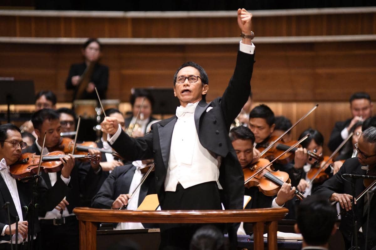 Photo 1 - Dirigen Addie MS, pentas 35 tahun Twilite Orchestra di Aula Simfonia Jakarta, Minggu, 6 September. Fotografi Lassak Imaji-Tagor Lassak (2).JPG.jpeg