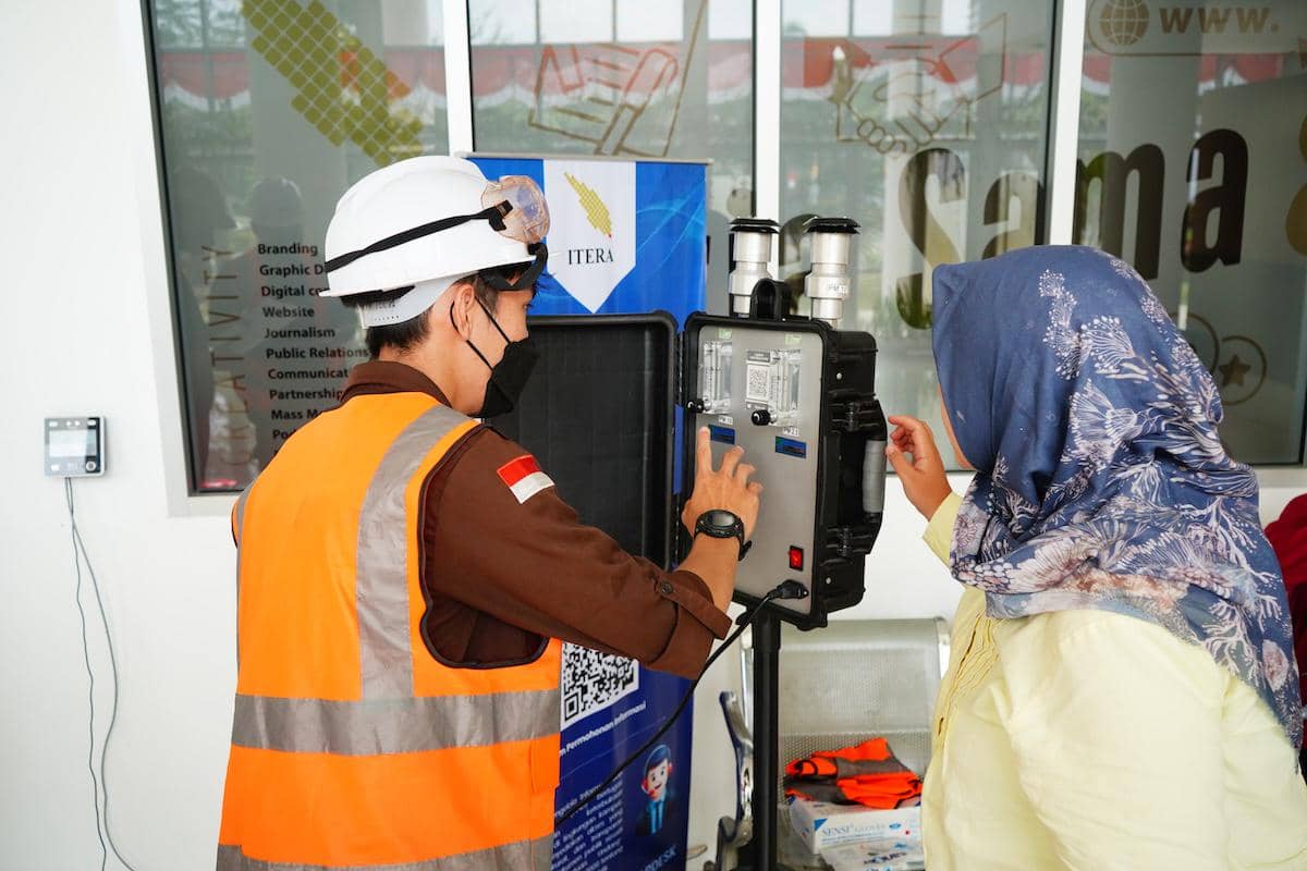 Program Studi Teknik Lingkungan Itera memantau kualitas udara di lingkungan kampus imbas masuknya abu vulkanik erupsi Gunung Anak Krakatau