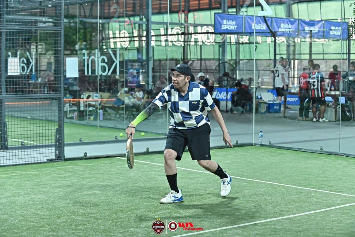 Para alumni Fakultas Hukum Trisakti angkatan 1999 berkumpul dalam kegiatan silaturahmi bertajuk Ngedadak Padel.