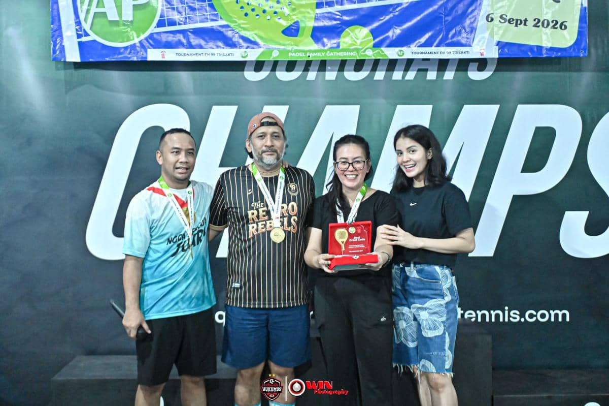 Alumni Fakultas Hukum Trisakti angkatan 1999 mengikuti kegiatan silaturahmi bertajuk Ngedadak Padel bersama.