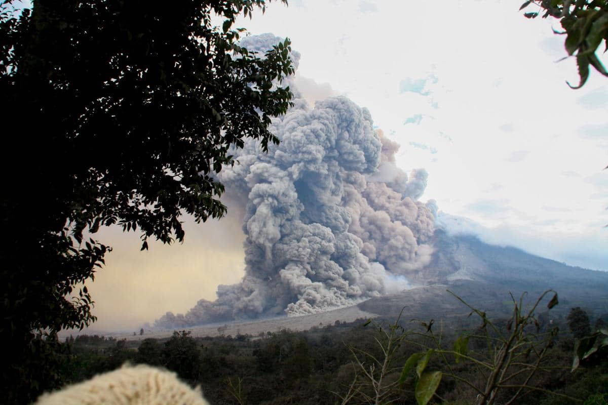 Kapan Hujan Abu Vulkanik Anak Gunung Krakatau Berhenti?