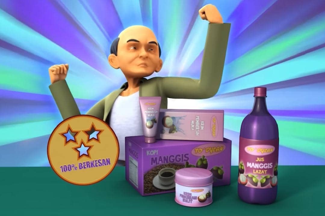 Tok Dalang berlagak seolah dirinya menjadi bintang iklan dalam produk kesehatan ekstrak kulit manggis