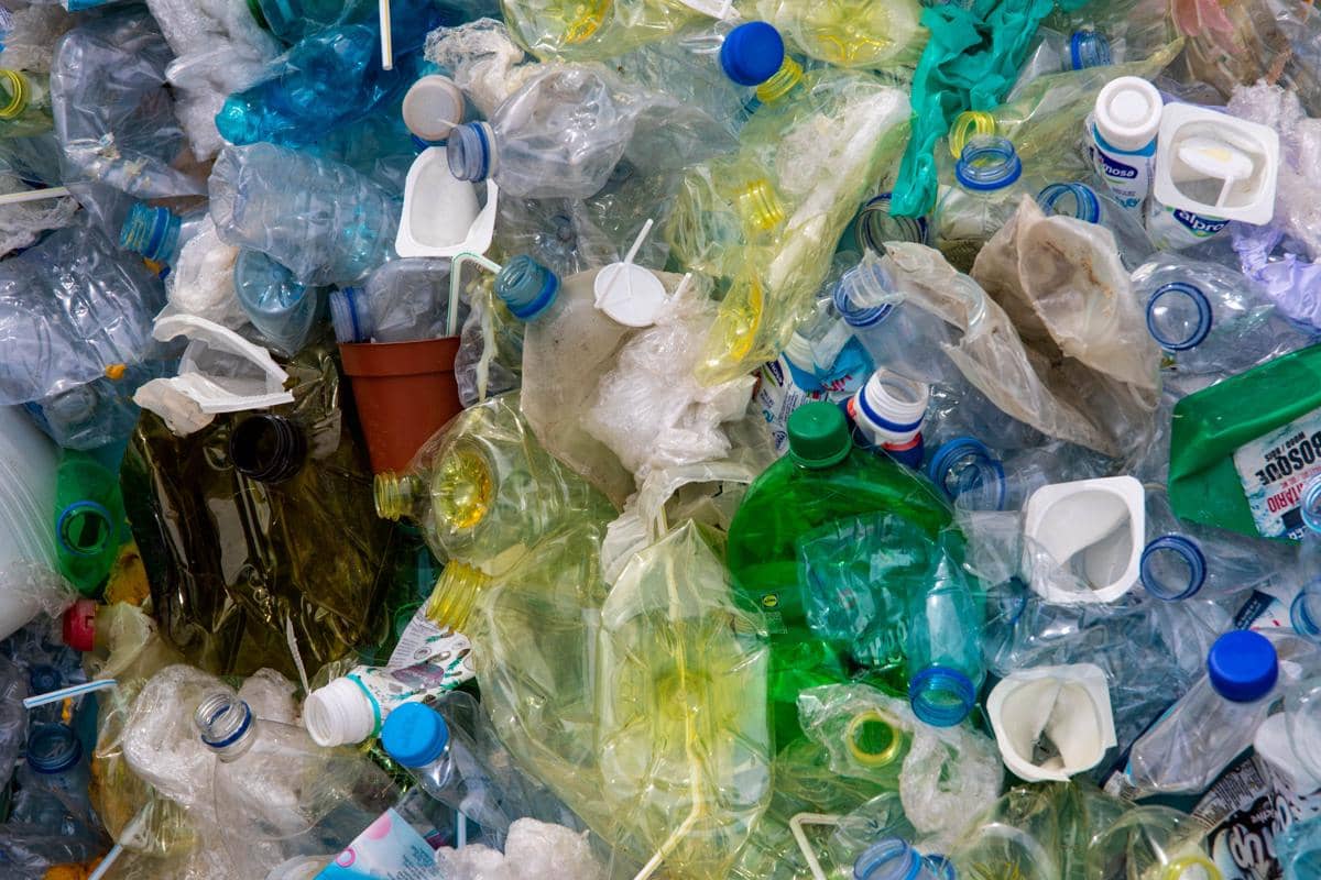 ilustrasi sampah plastik