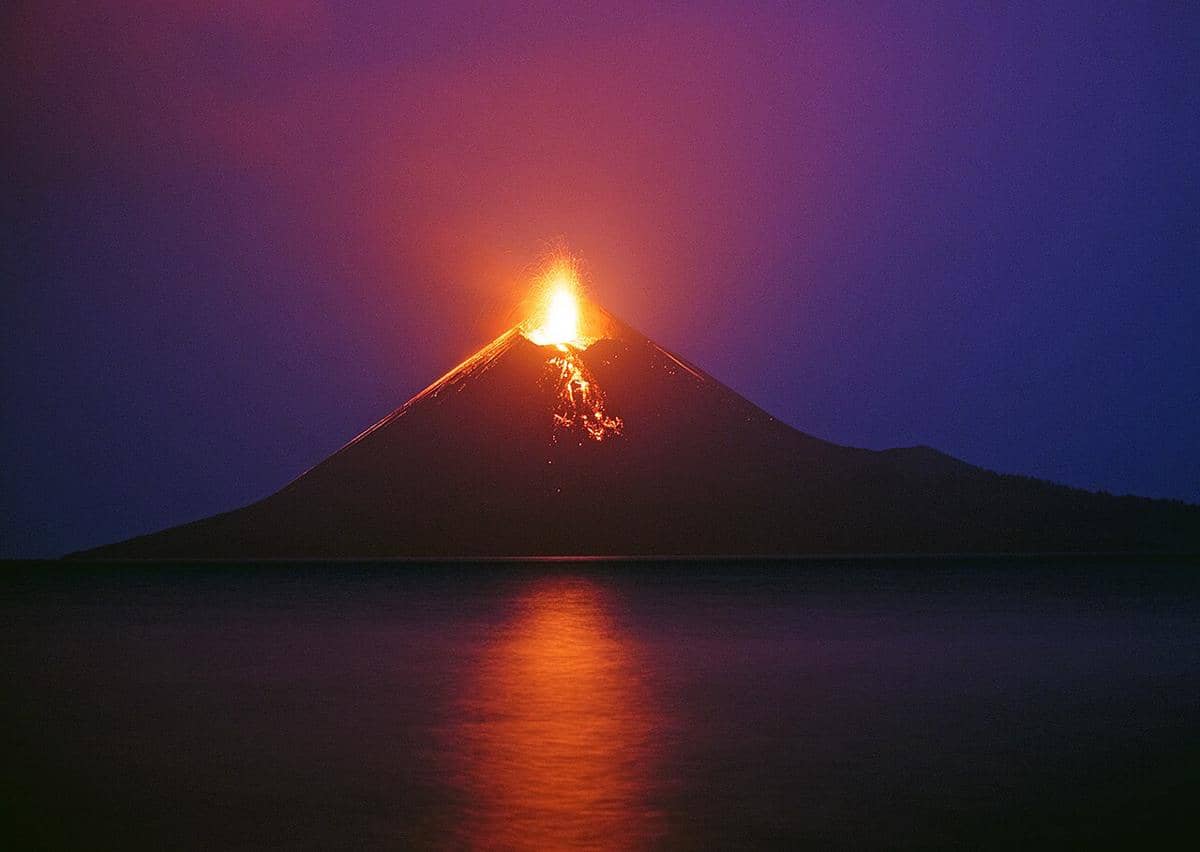 Erupsi Gunung Anak Krakatau.