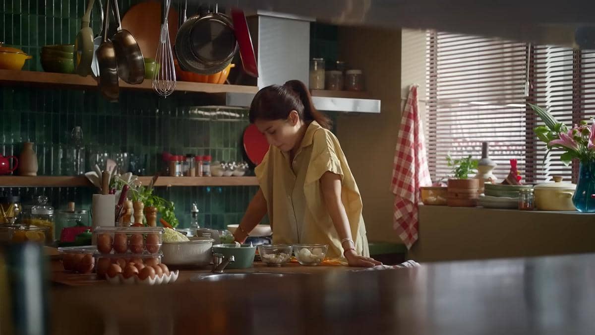 Tampilan teaser trailer film pendek Ada Apa Dengan Cinta: Rasa yang Beda dari kanal YouTube Royco Indonesia.