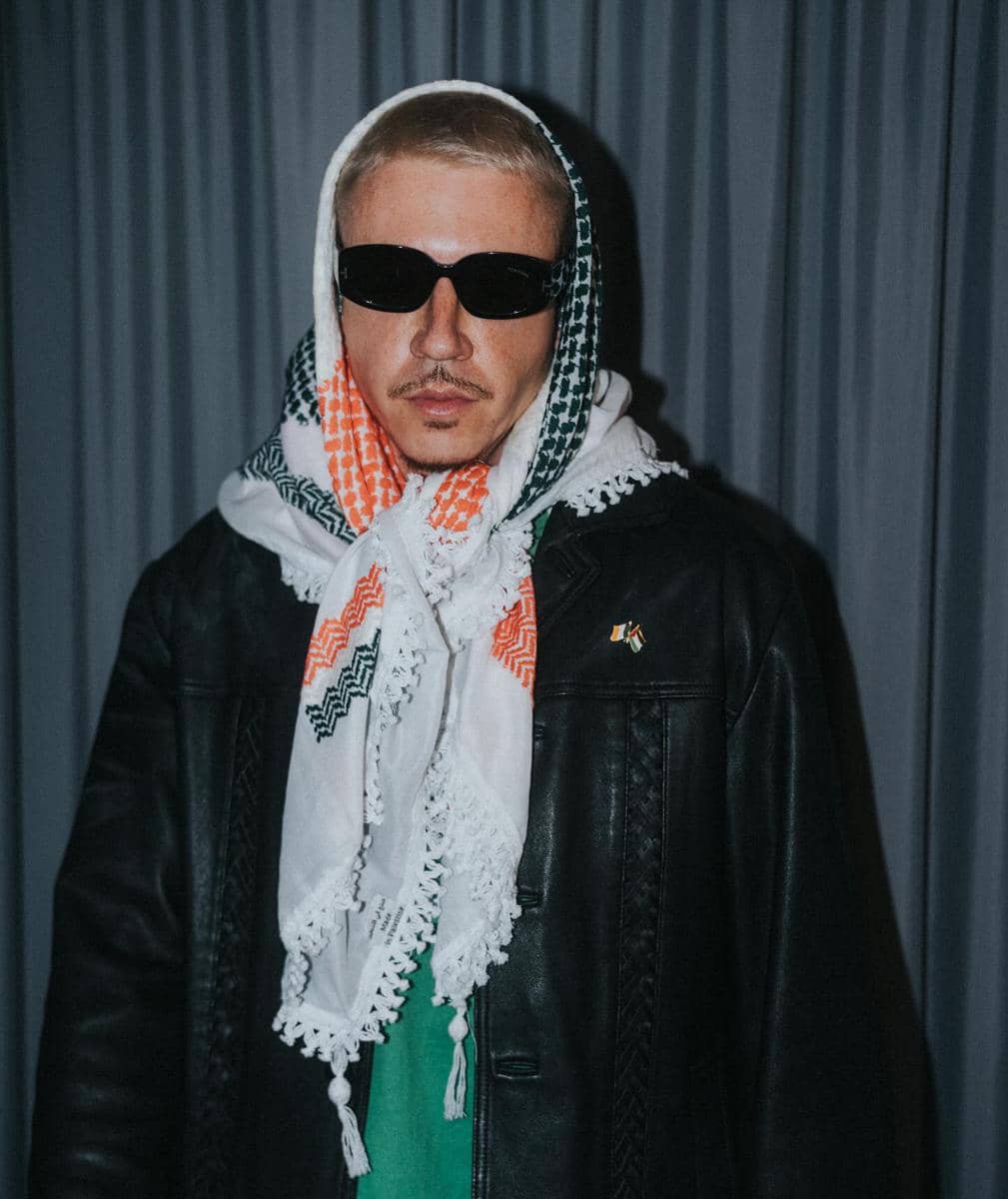 Potret rapper Macklemore dalam unggahan akun Instagram @macklemore yang menampilkan sosoknya secara dekat.